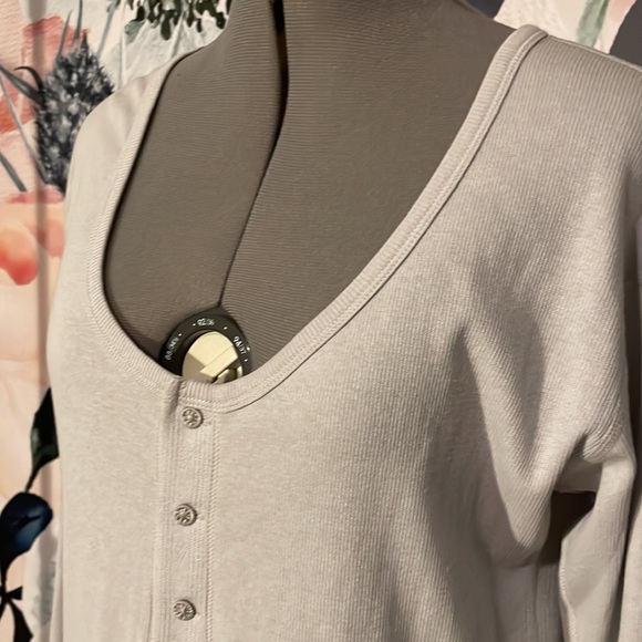 Lounge top - Picture 3 of 6